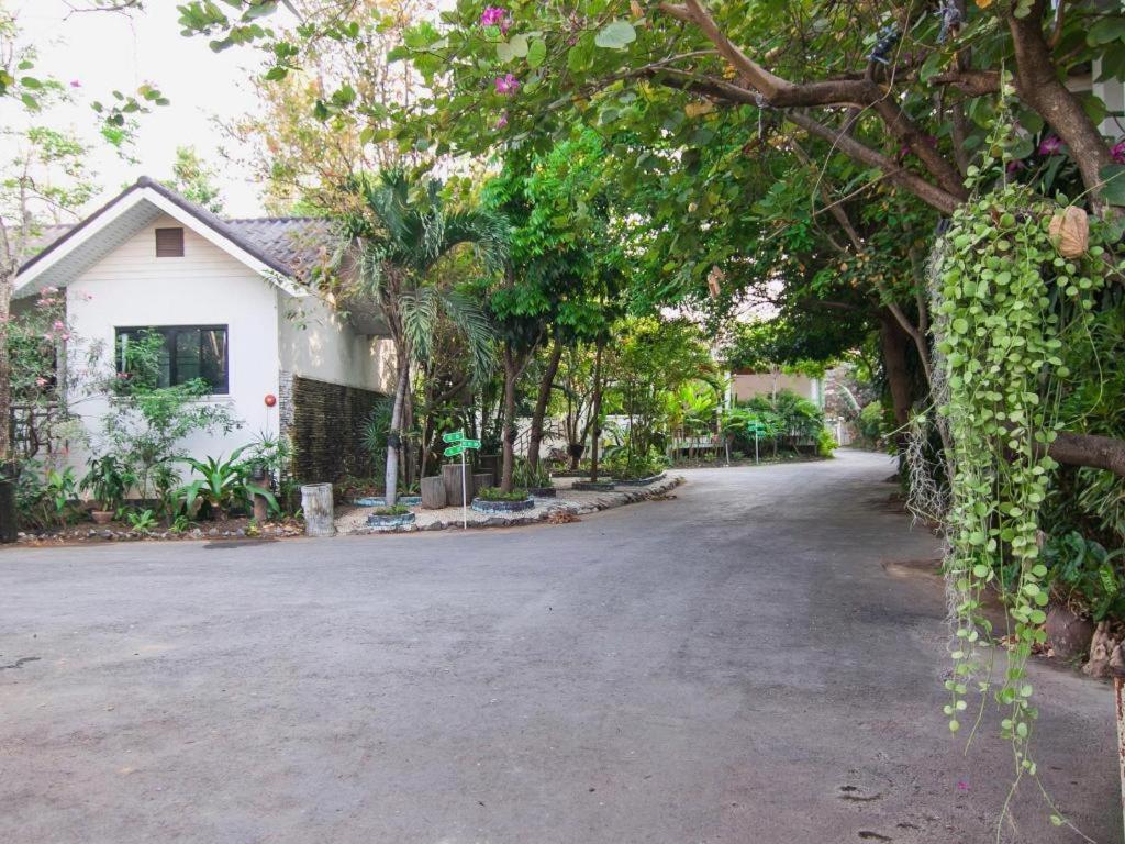 Chayada Garden House And Resort Hotel Nakhonratchasima Exterior photo