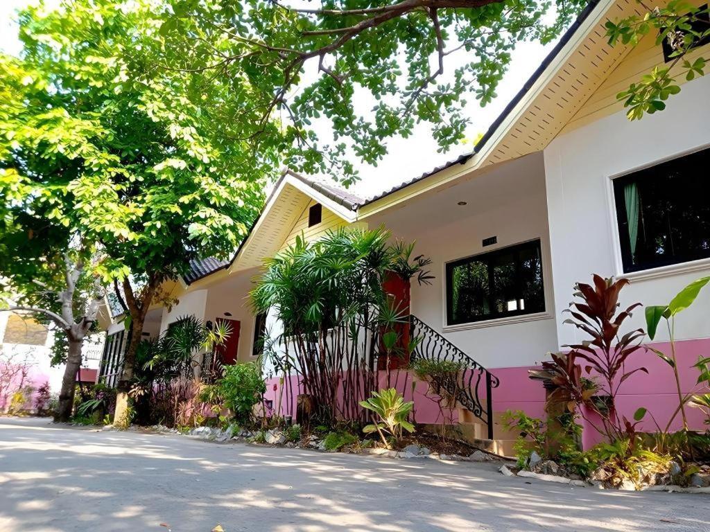 Chayada Garden House And Resort Hotel Nakhonratchasima Exterior photo